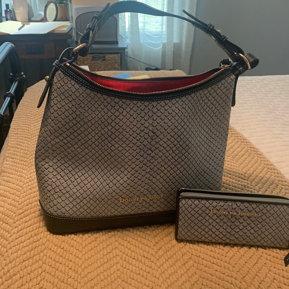 Dooney and Bourke purse and wallet. In very good condition, see all pictures.